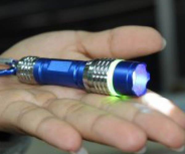 Đèn Pin Siêu Sáng POLICE Led Light Laser